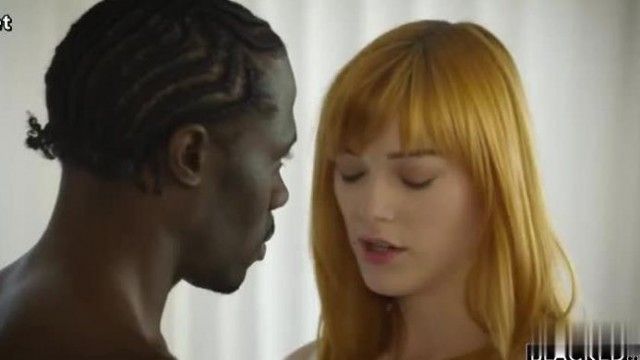 [欧美] 谁说不能黑白配~丰满洋气妹子被爆操~白虎逼逼被大爆射~