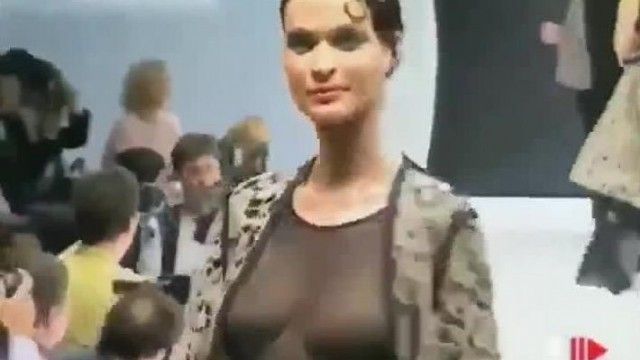 [歐美] 上空內衣走秀!!胸前美乳溫柔震盪~模特兒表情展現專業魅力!!