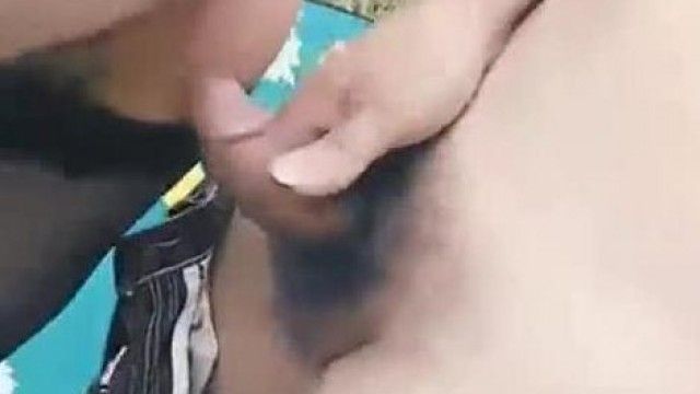 巨乳女子アナがドライブでファンとワイルドセックス～野外でコンドームもつけずにセックス～通行人も全然怖がらない～