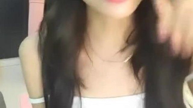 嗲声激似林志玲的气质主播贝贝~跳蛋塞逼逼浴室洗澡大秀!!