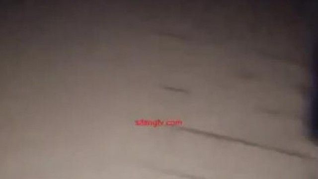 色慾母女档野外直播!!随机找路人吹喇叭~母女轮上超精彩~