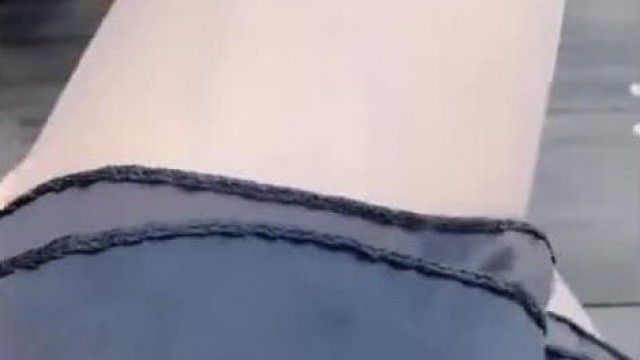 主播不穿内裤到公园走走~见人就想吹吹~