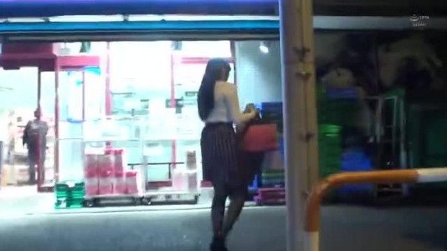 × × × 여성에 대한 무차별 폭력 영상기록 File.01