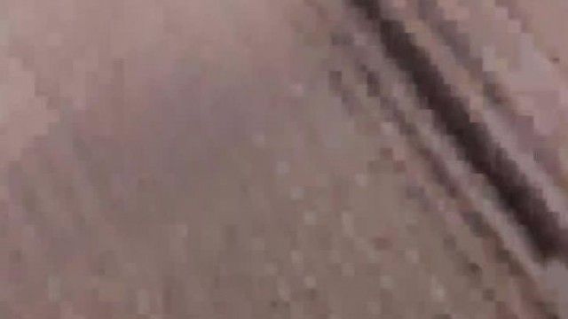 Xiao Li Yufenの裸のビデオチャットは、彼女の柔軟な舌で人々を魅了します。