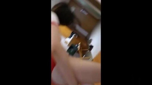 大波美女為錢接私拍 衣服換了三套以上還被攝影師掰穴