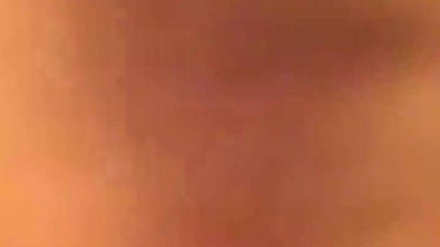 セクシーでセクシーな美女が自撮りしてセックスするシリーズの第7弾。彼女はあらゆる種類の卑猥なことを話し、世界中のボーイフレンドと喧嘩します。