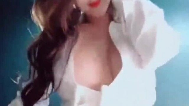 秀人网爆乳模特尤妮丝微信福利 凹凸有致的极品女神 首次三点全露 女神竟是名器蝴蝶逼 高清720P版