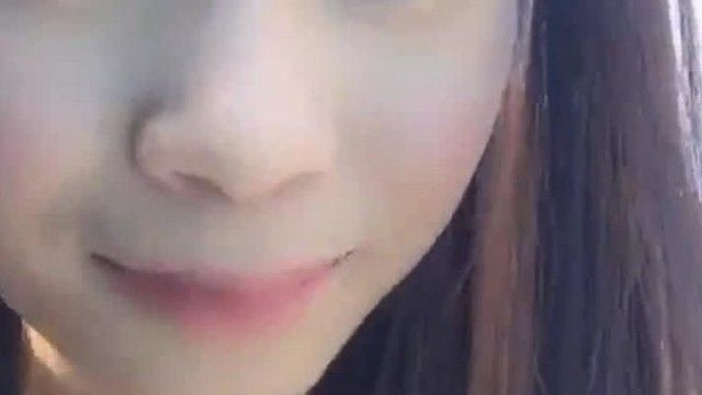 アンカーの二番目の義理の妹が超卑猥な北京語で野外生放送中に運転手を誘惑する