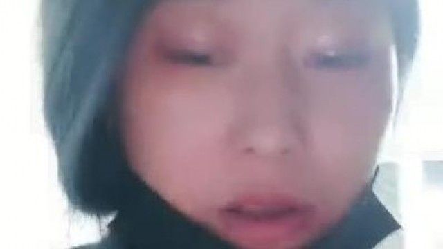 颜值不错蓝发妹子道具自慰秀情趣装开裆肉丝按摩器震动头部插入呻吟娇喘很是诱惑喜欢不要错过