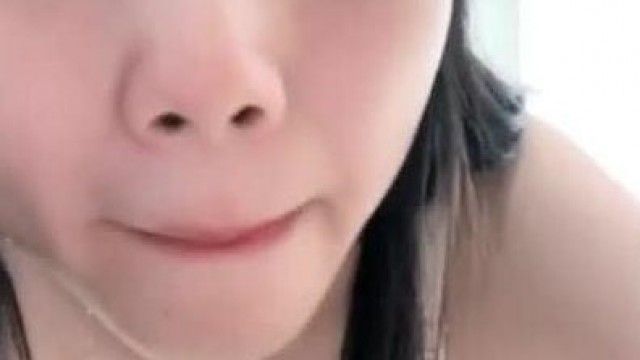 小可爱平台(原卡哇伊)漂亮美女骚穴十三姨1031激情自慰大秀站着激情自慰十分诱人