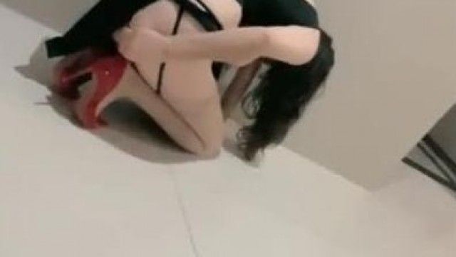 骚气少妇性感大屁股逼逼挺嫩高跟鞋翘起屁股后入道具JJ双洞齐插呻吟很是诱惑喜欢不要错过