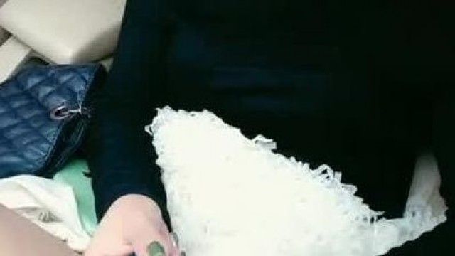 两个苗条少妇驾车户外秀车内露奶露逼开裆丝袜跳蛋塞入高潮喷水很是诱惑喜欢不要错过