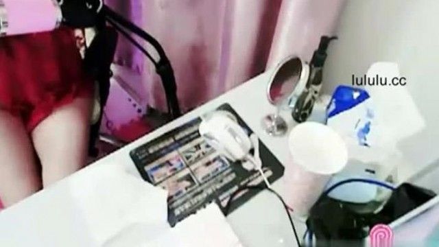 正妹怎麼成為直播中的寵兒呢，只好這麼秀一個~(1)