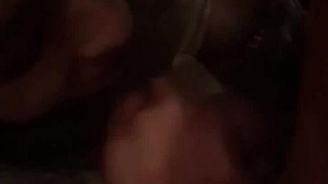 それでオープン？人気ライブ配信者のセックスビデオ8本がネット上に出回っている…3人でベッドバトルを繰り広げる：各作品の男性主人公は異なる7