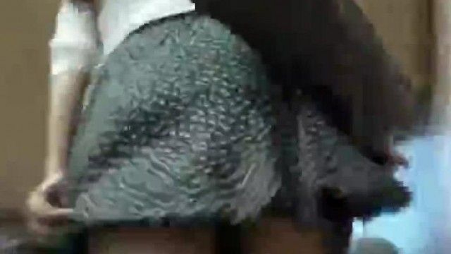 南韩地铁尾随抄底偷拍美腿短裙～07
