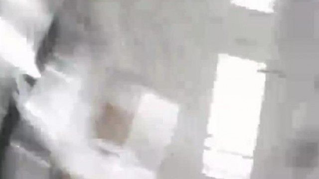 南韩地铁尾随抄底偷拍美腿短裙～18