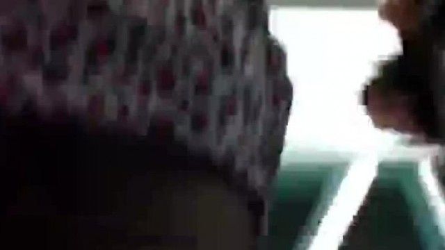 南韩地铁尾随抄底偷拍美腿短裙～48