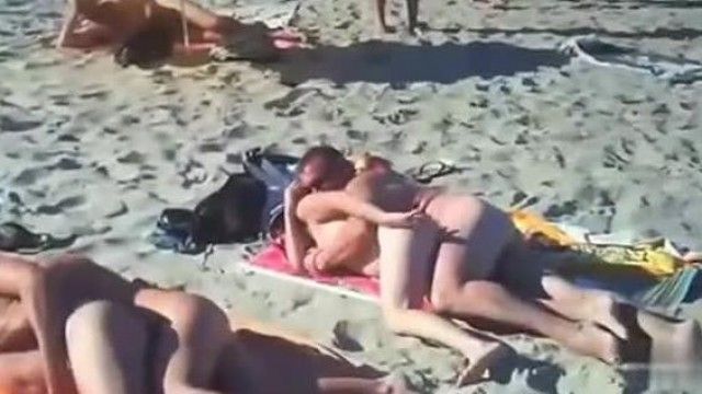 ビーチでの大量発砲
