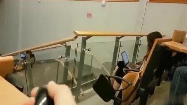 [歐美] 女友塞著跳蛋出門~男友一直惡作劇偷偷打開~