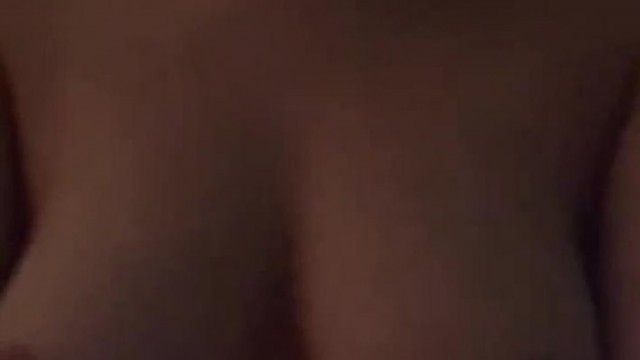 大奶网红「傲娇萌萌」床上技巧了得！自己玩玩具还会主动骑上来：吃相也好看--3