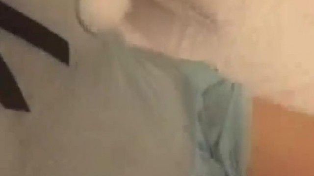 巨乳ネット有名人「ツンデレで可愛い」はベッドでも超絶技巧！ひとりでおもちゃで遊んだり、率先して乗ったり、食事もおいしそう～4