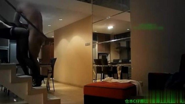 [不能只有我看到!]直接樓梯上開砲!黑絲女郎放長聲淫叫 完整版