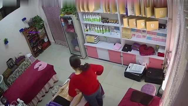 最新攝影機偷窺美容院-奶子也拔罐-好多大白奶子-2