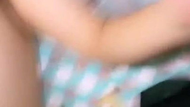 北京学表演的小骚逼思思，露脸跟送快递的炮友小哥激情啪啪有露脸，舌吻口黑丝性爱全程国语