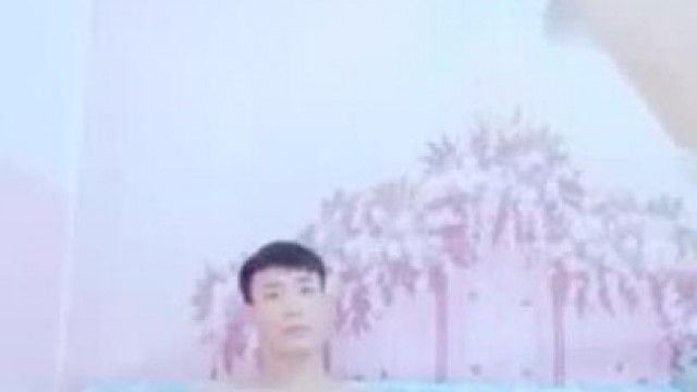 小伙子和漂亮女友做爱直播