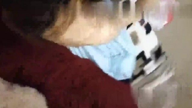 내 어린 여자친구의 삶을 담은 영상부터 사랑을 나누는 모든 과정까지, 조금만 천천히 봐주실 수 있나요?