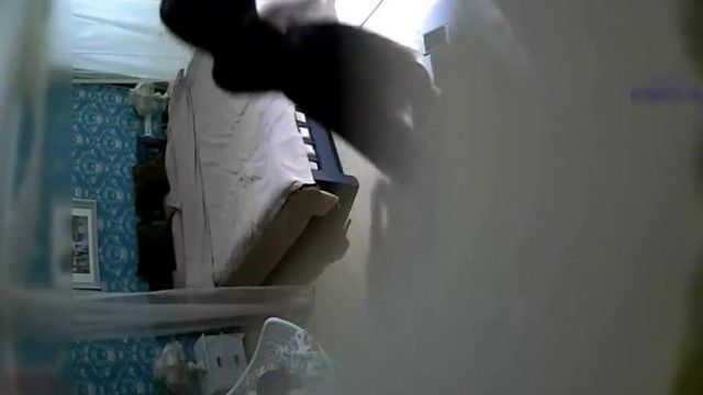 穿着很高大上的高跟连衣裙性感美女刚进房间就迫不及待拿出帅小伙的鸡鸡吸吮,接连要了2次,把男的都累瘫了