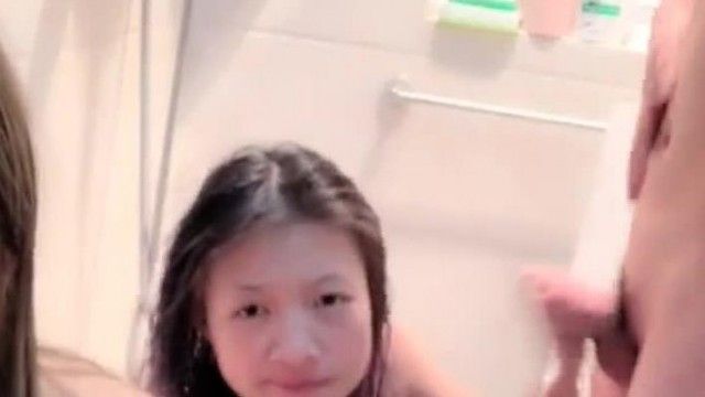 一群年轻男女蓝精灵美女团直播群P啪啪大秀 妹子很嫩 口交啪啪 十分诱人