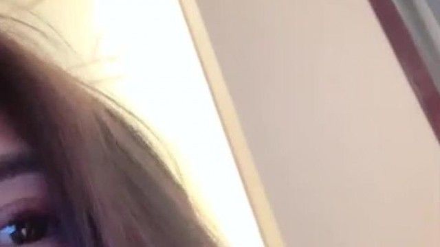 왕실 자매 미인 Zhu Yezi 1103은 섹스 친구와 연결되어 열정적인 구강 섹스를 보여줍니다. 섹스는 매우 음탕합니다.