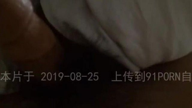 カップルの自撮り写真が流出