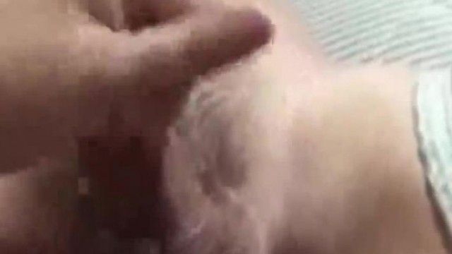 金持ちの女性が私のためにオナニー