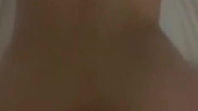 和女友做爱，问她想不想3P