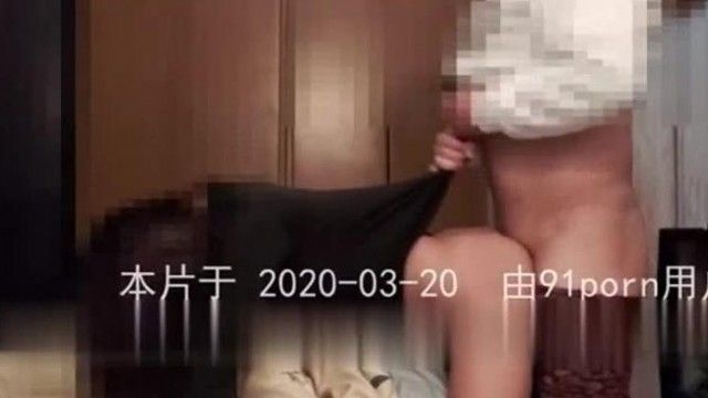 お尻を叩かれるのがこんなに気持ちいいとは思っていなかったので、彼氏に強くお尻を叩いてほしいと懇願しました。