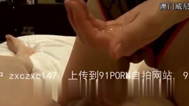 会玩老板娘制服精油 被榨干 腿抖第二天给我加薪水