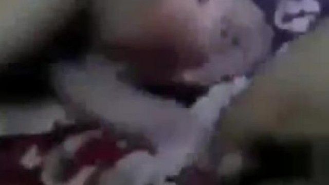 コケティッシュな東北のおばさんが犯されて激しく潮吹き～彼女のマンコは耐久性抜群！