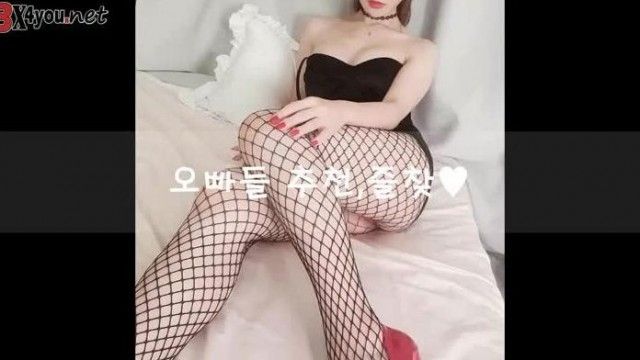 [South Korea] Dianyan anchor chats naked online ~ The shoulder straps slowly slide down to reveal beautiful breasts!!