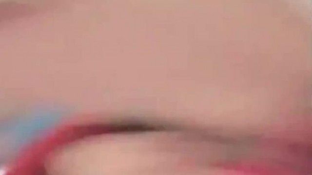 Beautiful anchor Ms. Ye Zi's 1101 sex show outdoor seduces a sex friend and masturbates very temptingly