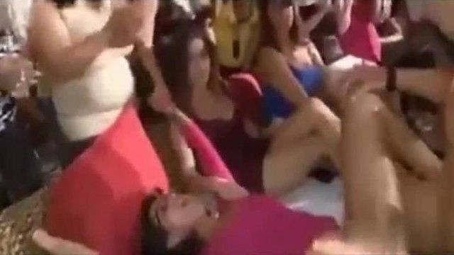 [欧美!]结婚前的单身派对玩太疯直接和脱衣舞男性交! 影片流出婚已结不下去