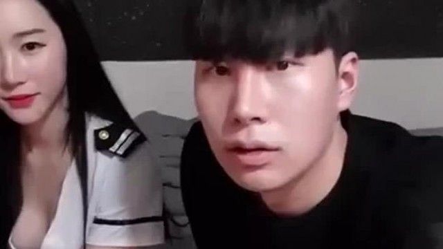 [韓国] 愛がいっぱいの泡～若いカップルのおっぱい舐めライブ～彼女のおっぱいが一番香ります～