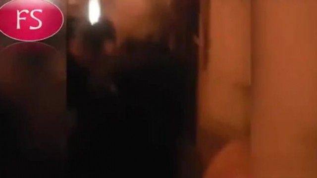 [欧美] 这些妓女和嫖客被抓到后...竟被迫裸体游街走回警局