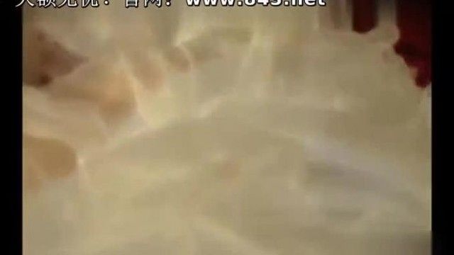 結婚式の後、花嫁介添人は花嫁の部屋で性的エチケットと性教育を行います。