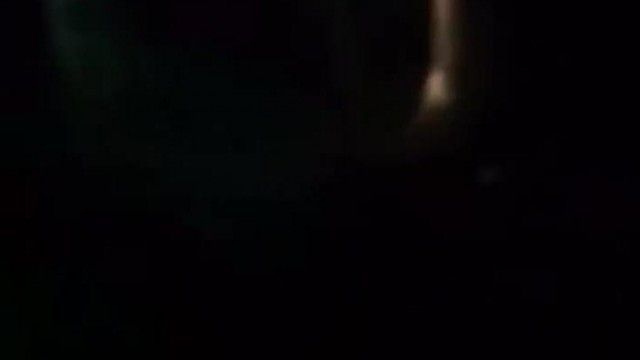 ギャンブルに興じた若い女性が麻雀で負けて、友人に騙されて夜食と称して階段でセックスさせられました（笑）、その愚か者はシーフードが好きだとさえ言いました。