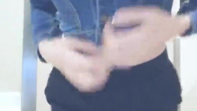 完具少女W完具醬電影院廁所裡做x