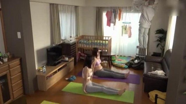 「子供を産んで敏感になった若妻のデカ乳首を（つまみ\/舐め\/こねくり回し）続けたら潮を吹きながら生で何度も挿入を求めてきた」VOL.1