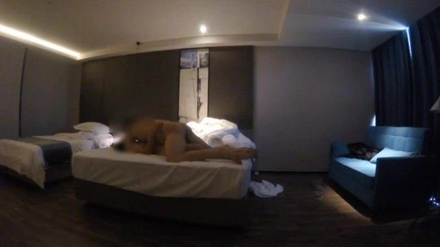 The real record of a lonely mature woman’s hookup~ She took a sex video and put it on her phone because she was afraid of missing her~ But it accidentally leaked out!