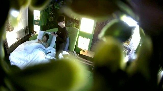 周末没课出来开房爱爱的年轻大学生情侣火气旺盛歇歇停停连干了3炮最后妹子还想要肉棒硬不起来了